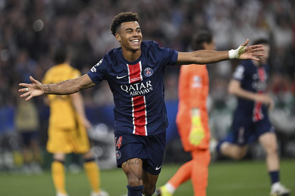 拜仁“小王子”卡尔的巨星之路 偶像梅西但不想和谁比较